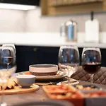 Spacious - Contemporary - - Parking *