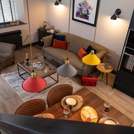 Spacious - Contemporary - - Parking *