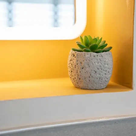 Spacious - Contemporary - - Parking Holiday home *