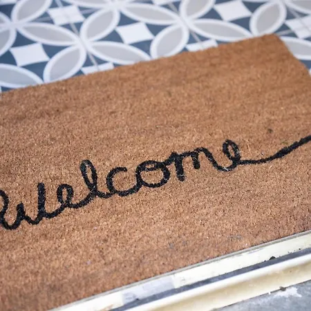 Spacious - Contemporary - - Parking