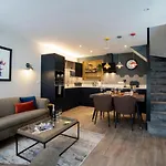 Spacious - Contemporary - - Parking 펜션 앰블사이드